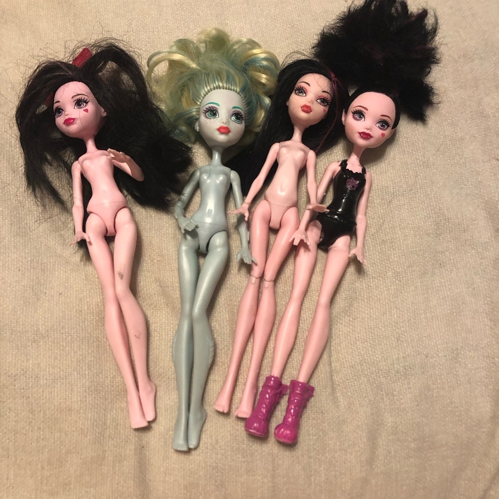 Lot of 4 monster high dolls